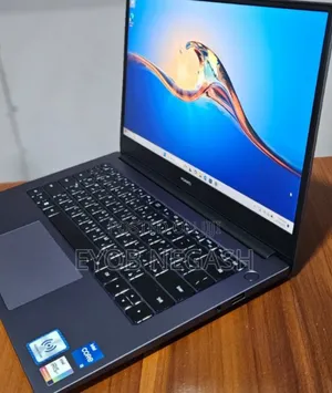 New Laptop Huawei MateBook HZ-W19 8GB Intel Core I5 SSD 512GB