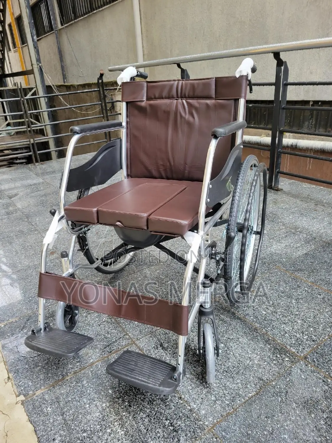 Wheelchair/Pull-Out Potty, More Convenient to Use.Wheelchair