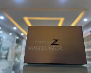 New Laptop HP ZBook Firefly G8 16GB Intel Core I7 SSD 512GB