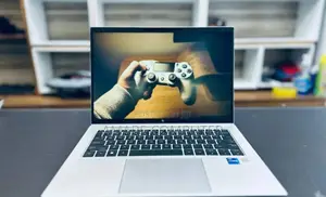 New Laptop HP EliteBook 840 10 16GB Intel Core I7 SSD 1T