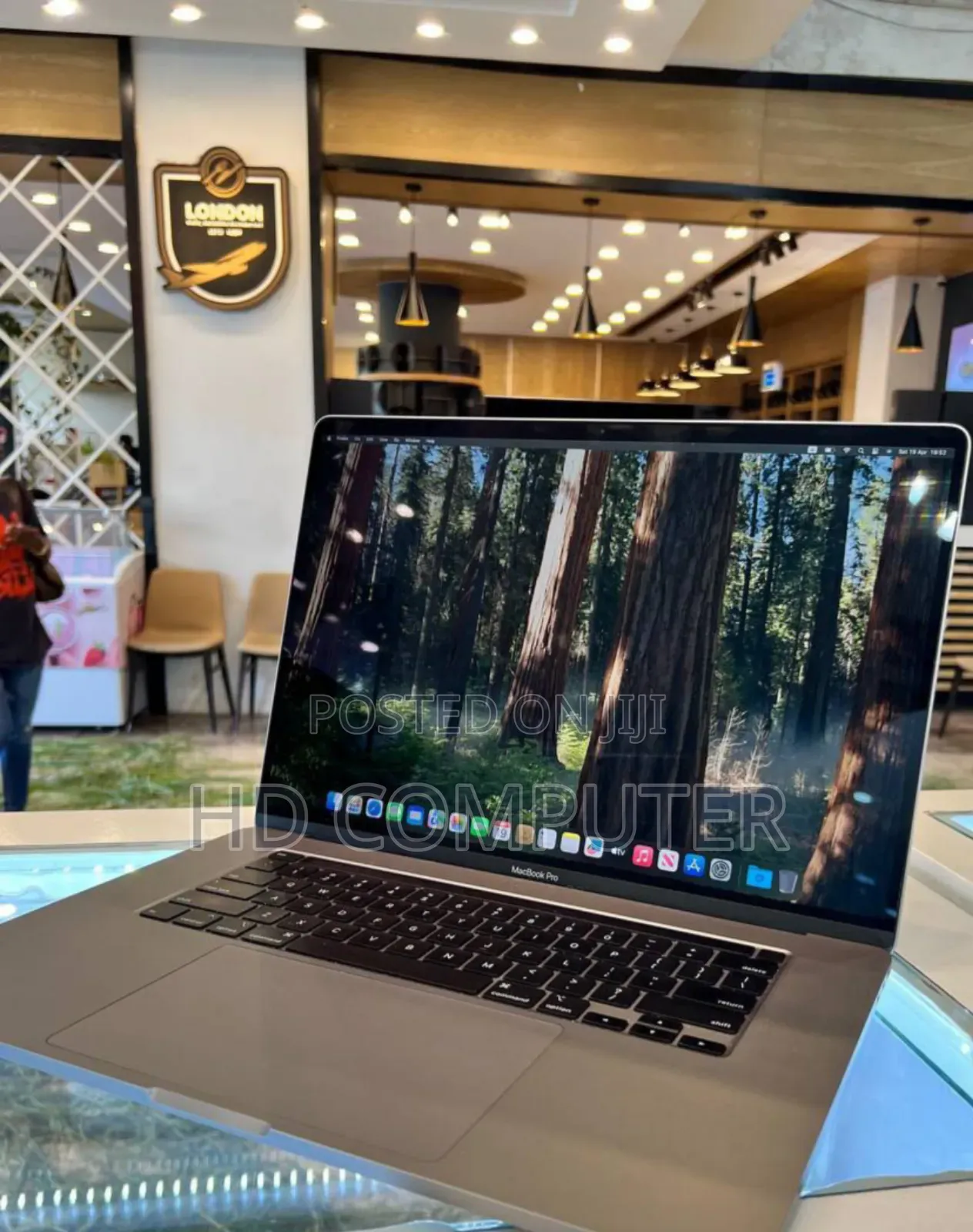 New Laptop Apple MacBook Pro 2018 16GB Intel Core I9 SSD 512GB