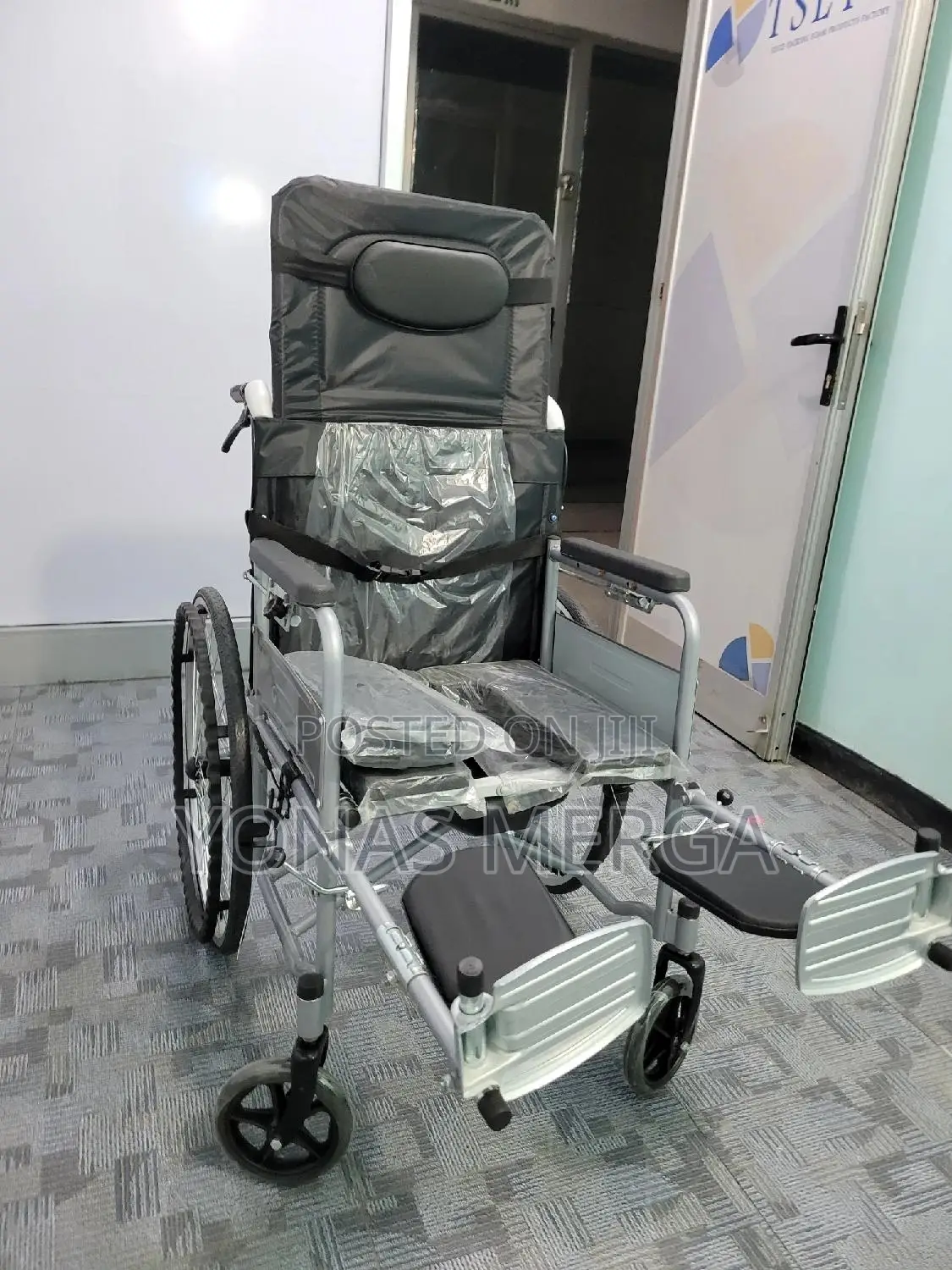 Toilet Wheelchair፯·Adjustable Footrest 150kg Capacity 8"X24"
