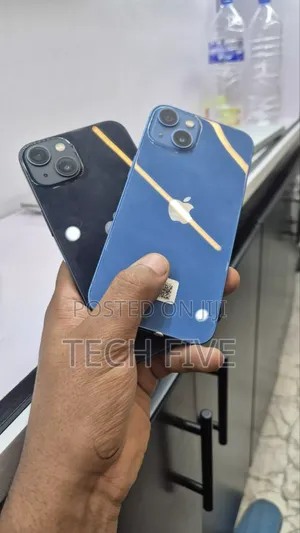 Photo - Apple iPhone 13 128 GB Blue