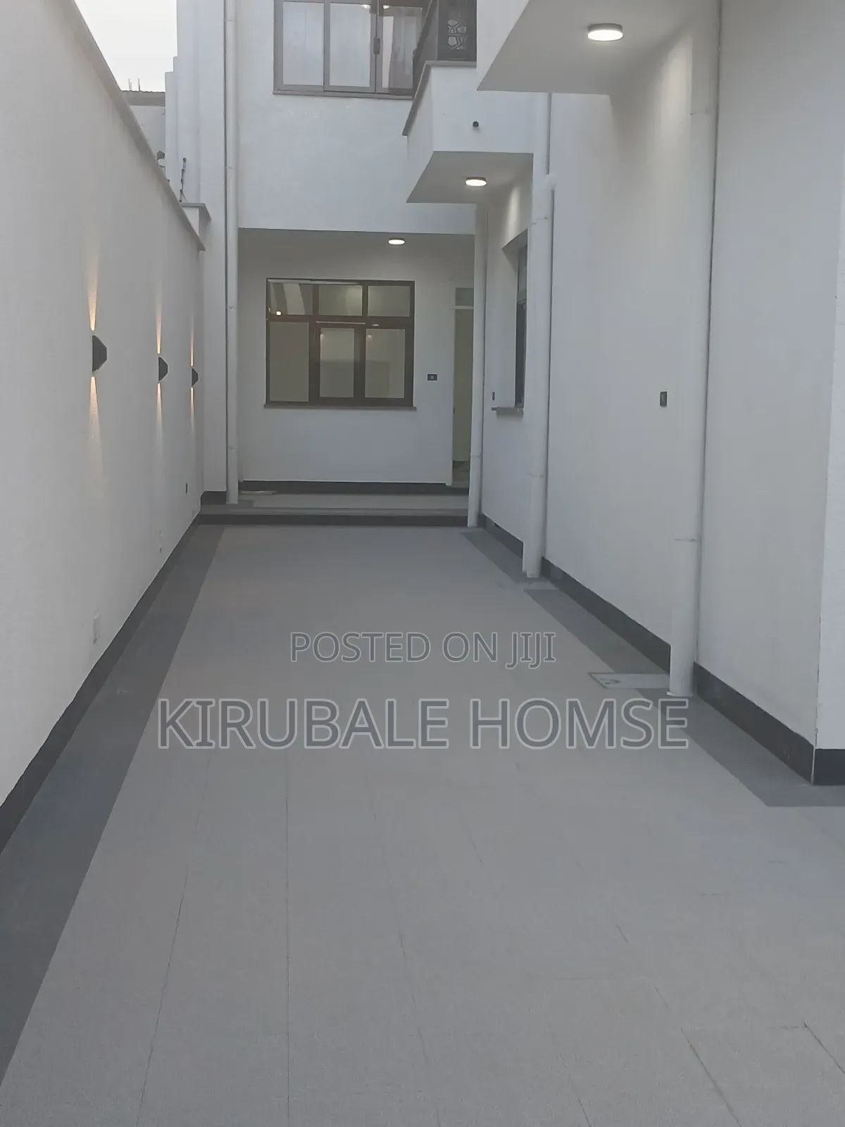 14bdrm Villa in Bole for rent
