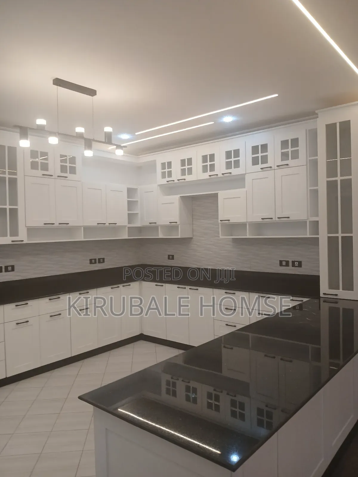 14bdrm Villa in Bole for rent