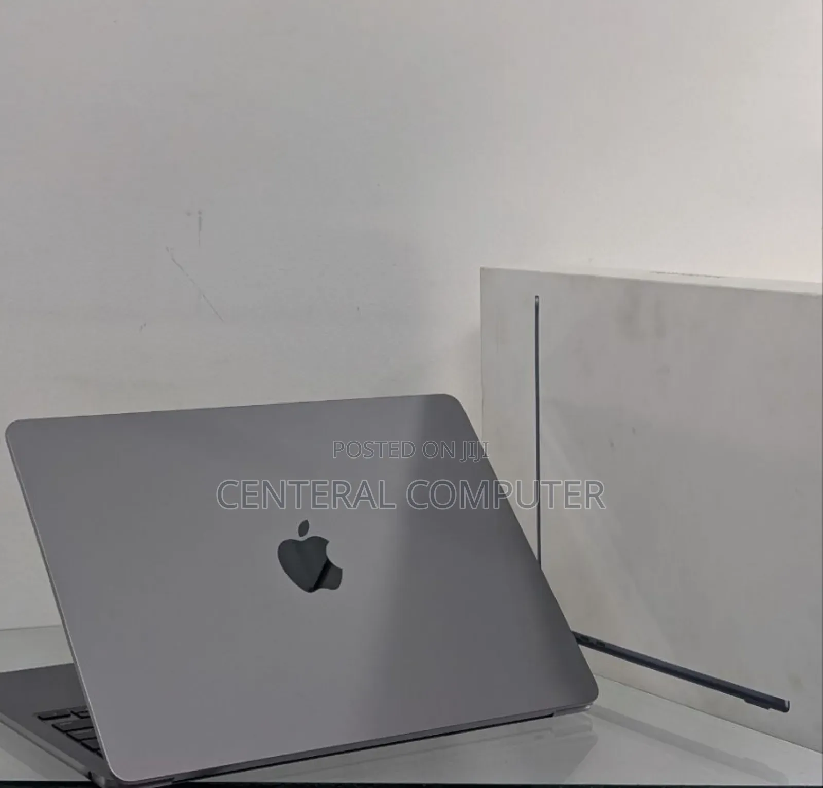 New Laptop Apple MacBook Air 2024 M3 13-Inch 16GB Apple M3 SSD 256GB