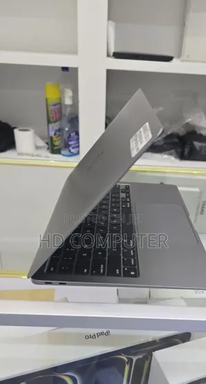 Photo - New Laptop Apple MacBook Air 2020 M1 8GB Apple M1 SSD 256GB