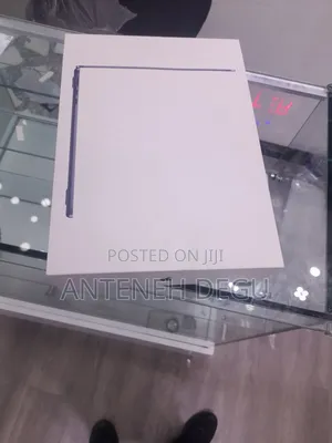 New Laptop Apple MacBook 16GB Apple M4 SSD 256GB