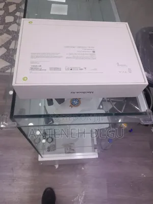 New Laptop Apple MacBook 16GB Apple M4 SSD 256GB