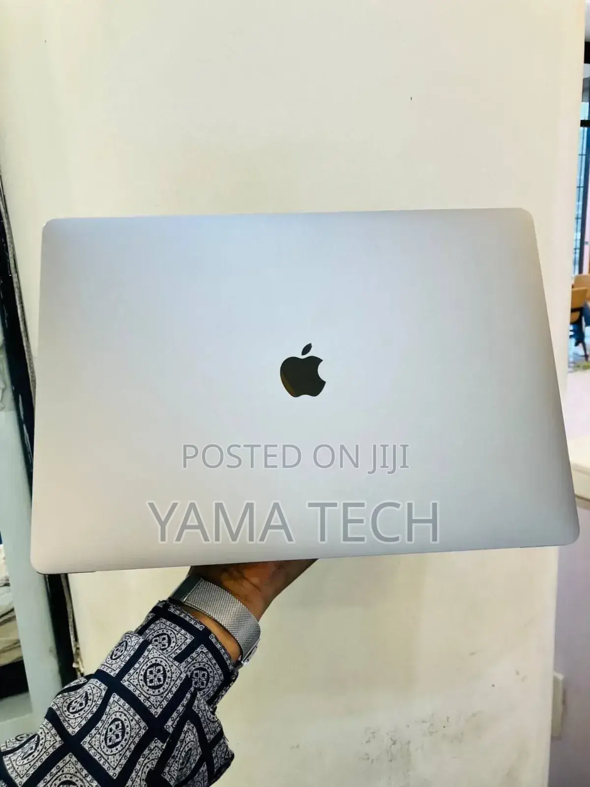 New Laptop Apple MacBook Pro 2018 32GB Intel Core I9 SSD 512GB