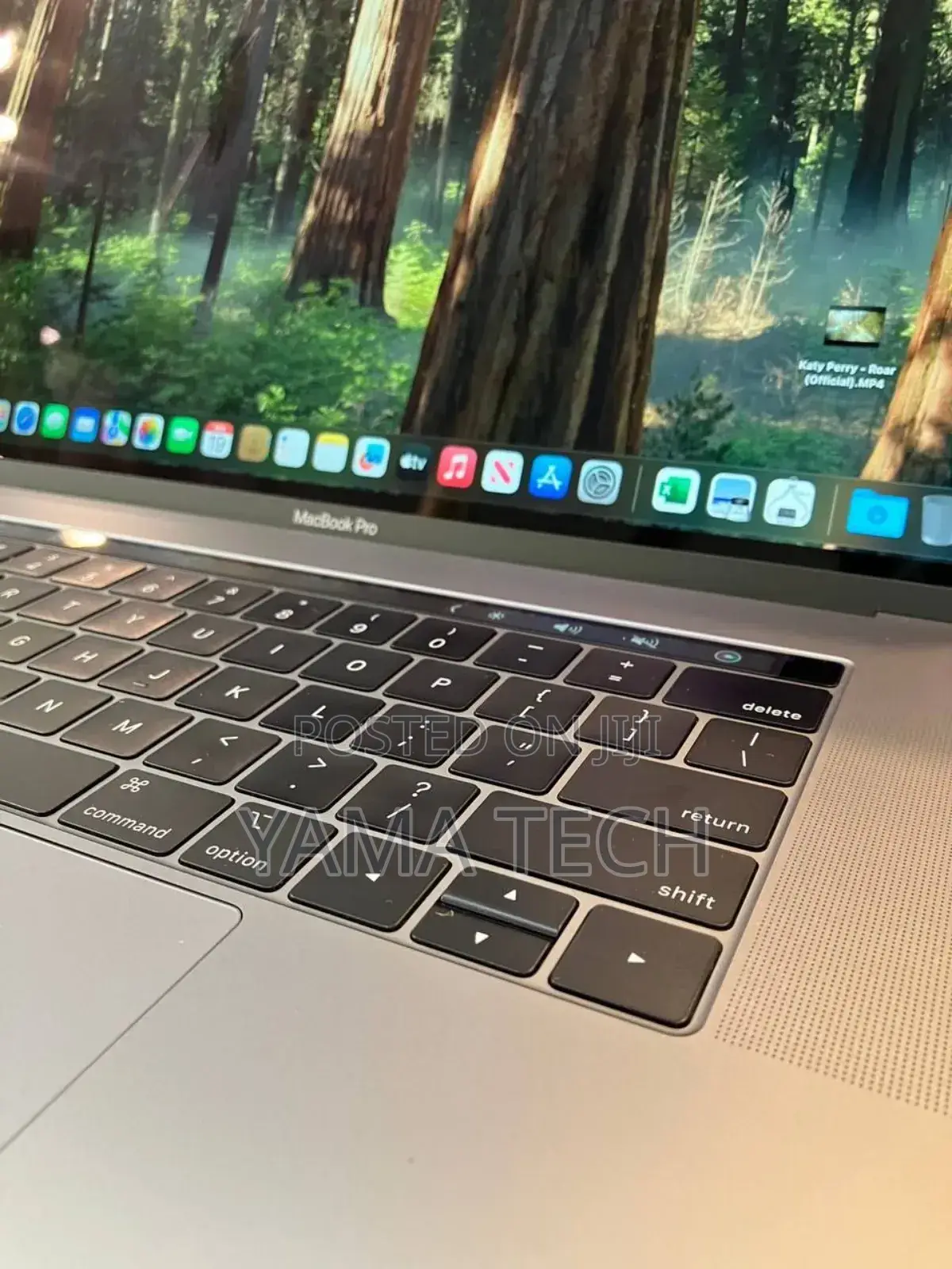 New Laptop Apple MacBook Pro 2018 32GB Intel Core I9 SSD 512GB