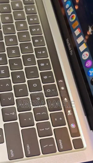 New Laptop Apple MacBook Pro 2017 16GB Intel Core I7 SSD 512GB