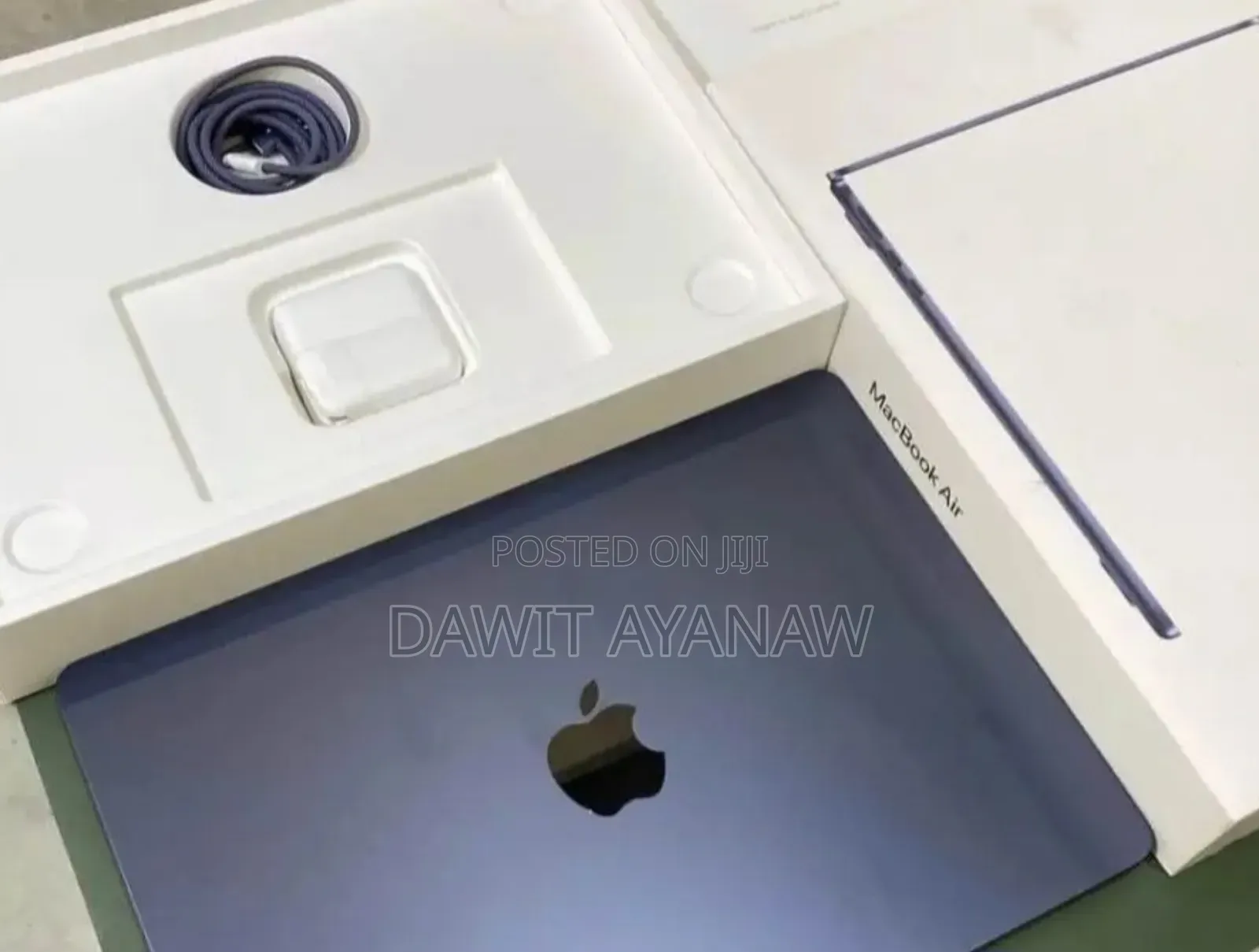 New Laptop Apple MacBook Air 2024 M3 13-Inch 8GB Apple M3 SSD 256GB