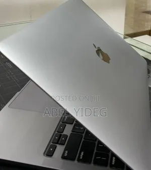 New Laptop Apple MacBook Pro 2020 M1 8GB Apple M1 SSD 256GB