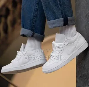 Air Jordan 1 Retro Low Triple White Master Quality Shoes