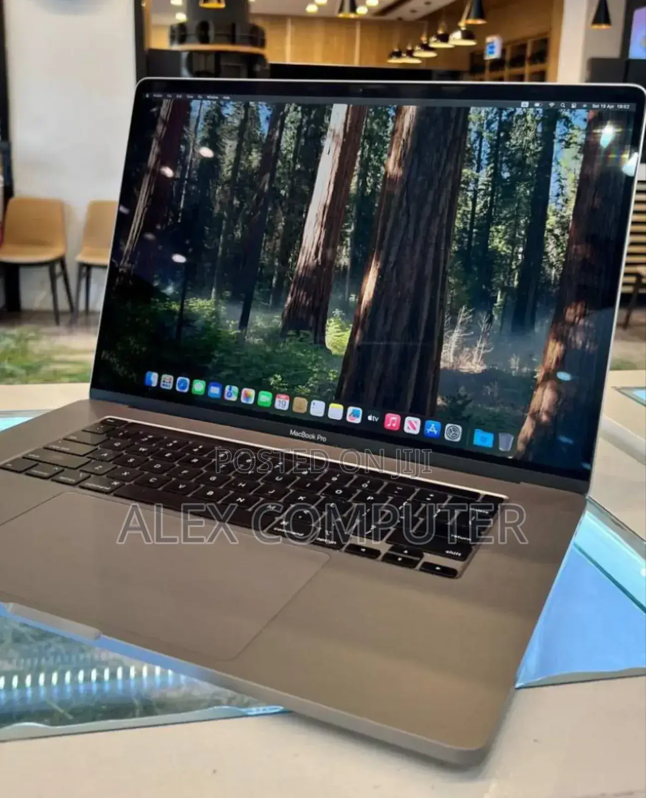 New Laptop Apple MacBook Pro 2019 32GB Intel Core I9 SSD 512GB