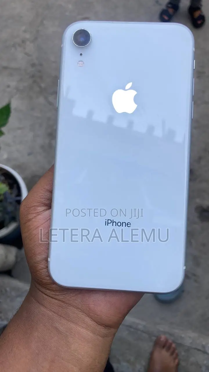 New Apple iPhone XR 64 GB White