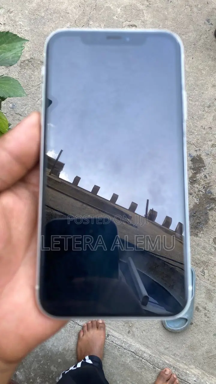 New Apple iPhone XR 64 GB White