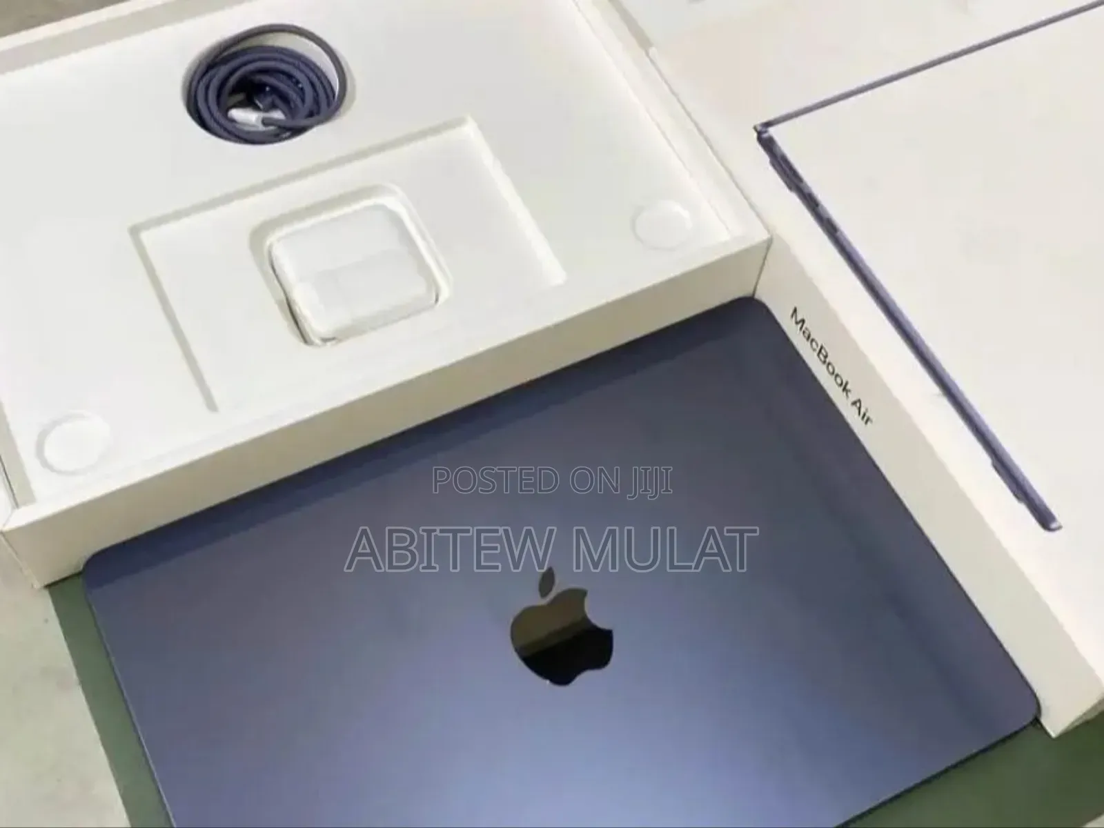 New Laptop Apple MacBook Air 2024 M3 13-Inch 8GB Apple M3 SSD 256GB