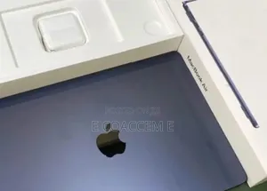 New Laptop Apple MacBook 8GB Apple M3 SSD 256GB