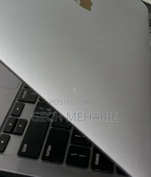 Photo - New Laptop Apple MacBook Pro 2020 M1 8GB Apple M1 Pro SSD 256GB