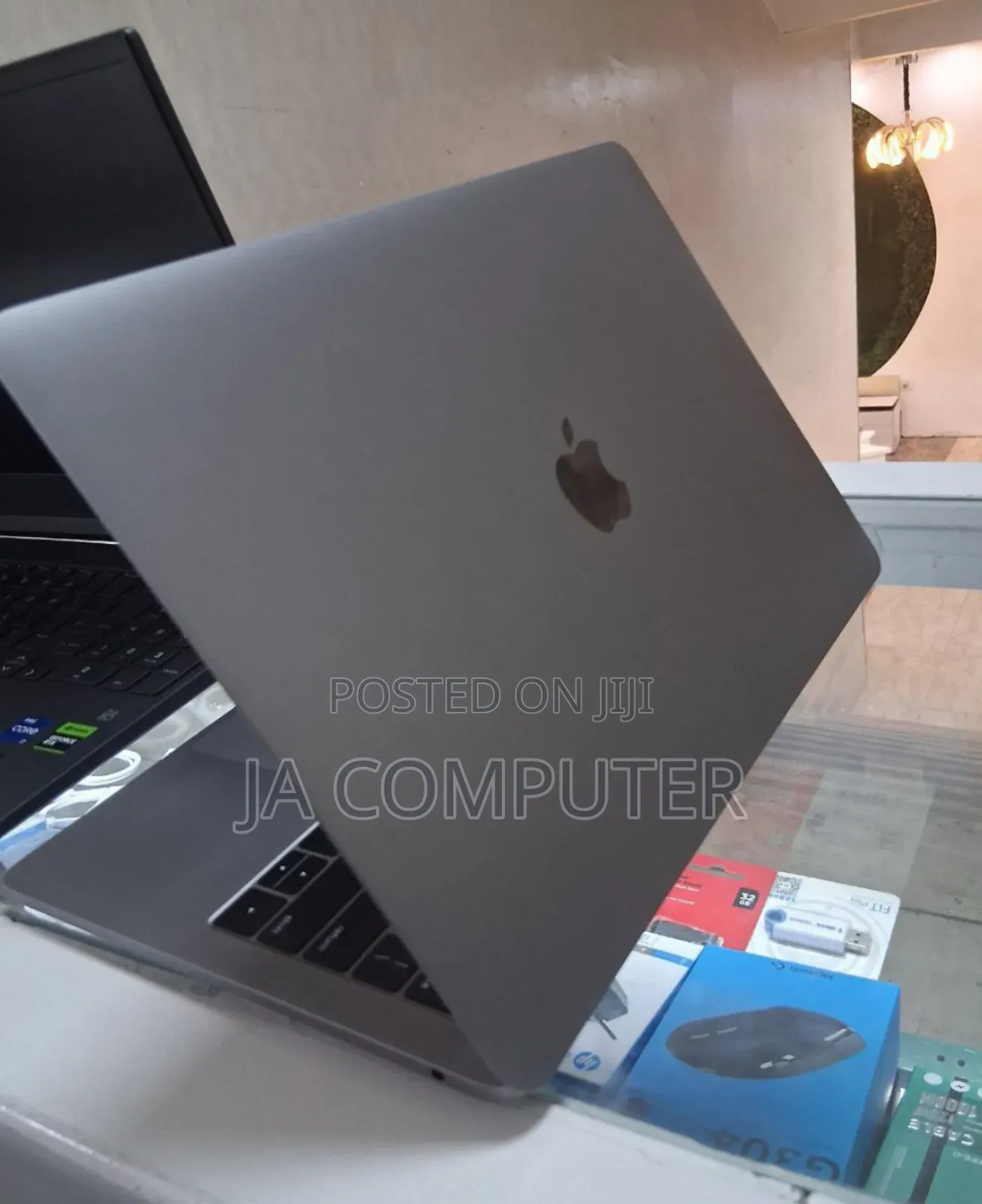 New Laptop Apple MacBook Pro 2017 16GB Intel Core I5 SSD 256GB