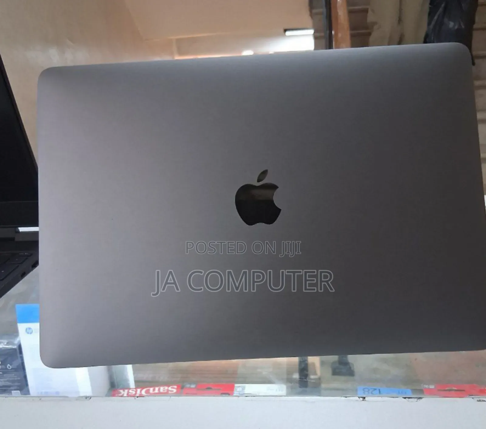 New Laptop Apple MacBook Pro 2017 16GB Intel Core I5 SSD 256GB