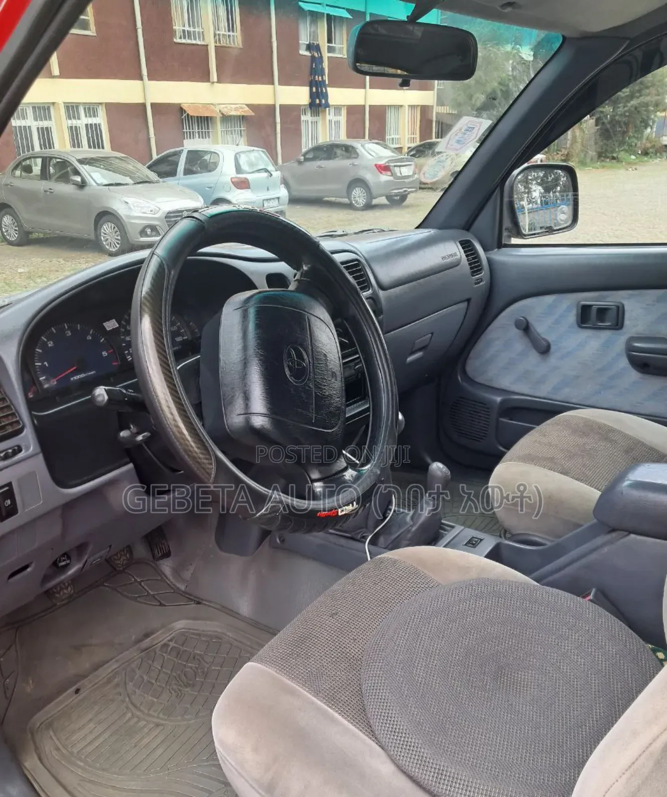 Toyota Hilux 2000 Red