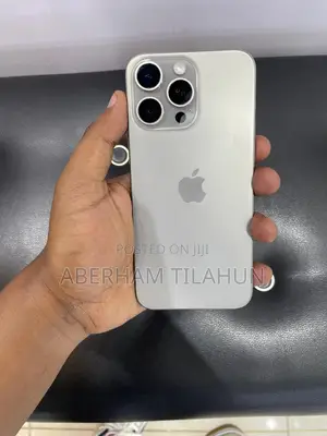 Photo - Apple iPhone 15 Pro Max 256 GB Silver