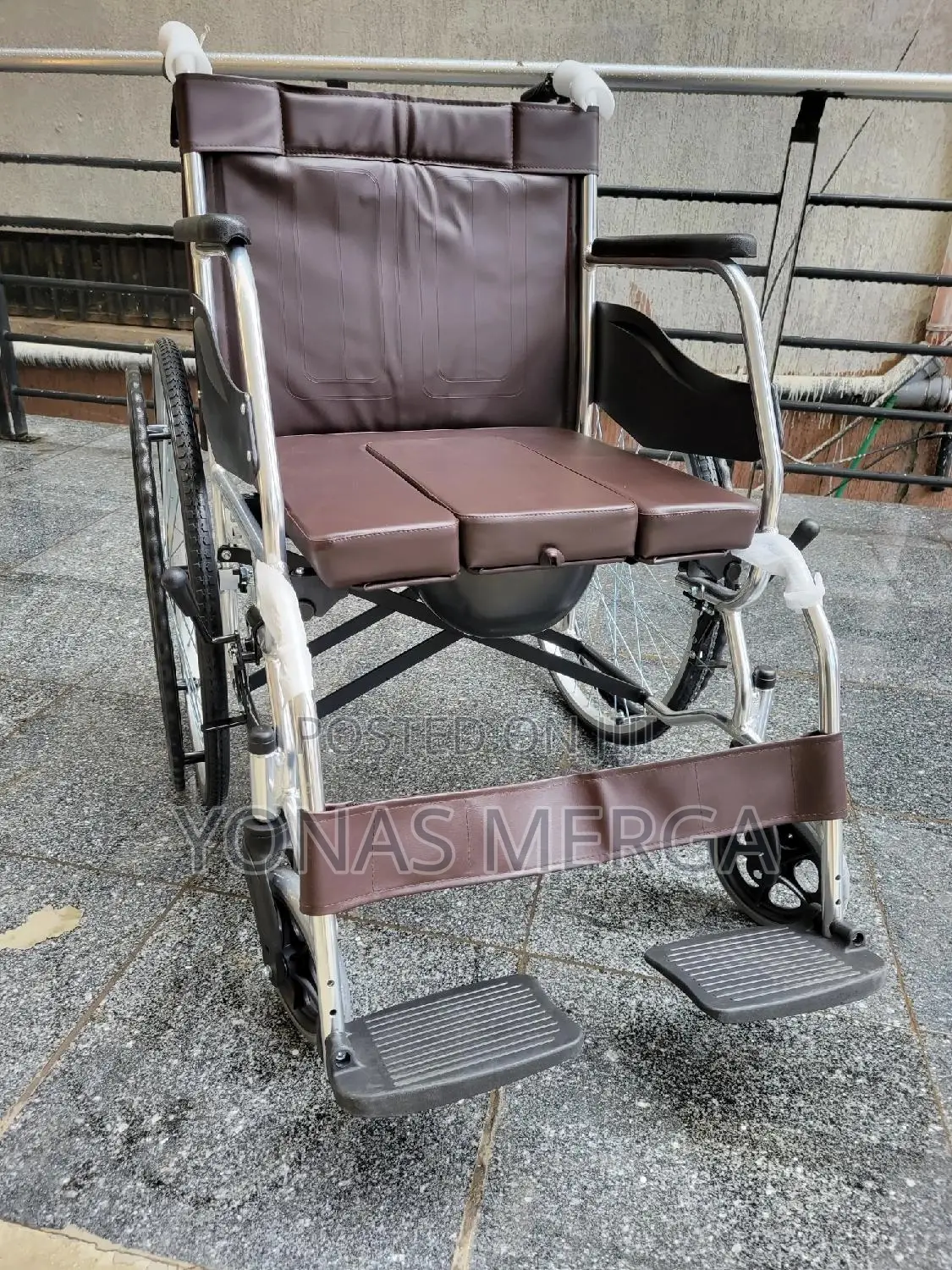 Toilet Wheelchair፵¶Seat Backrest Are Made of Soft Material