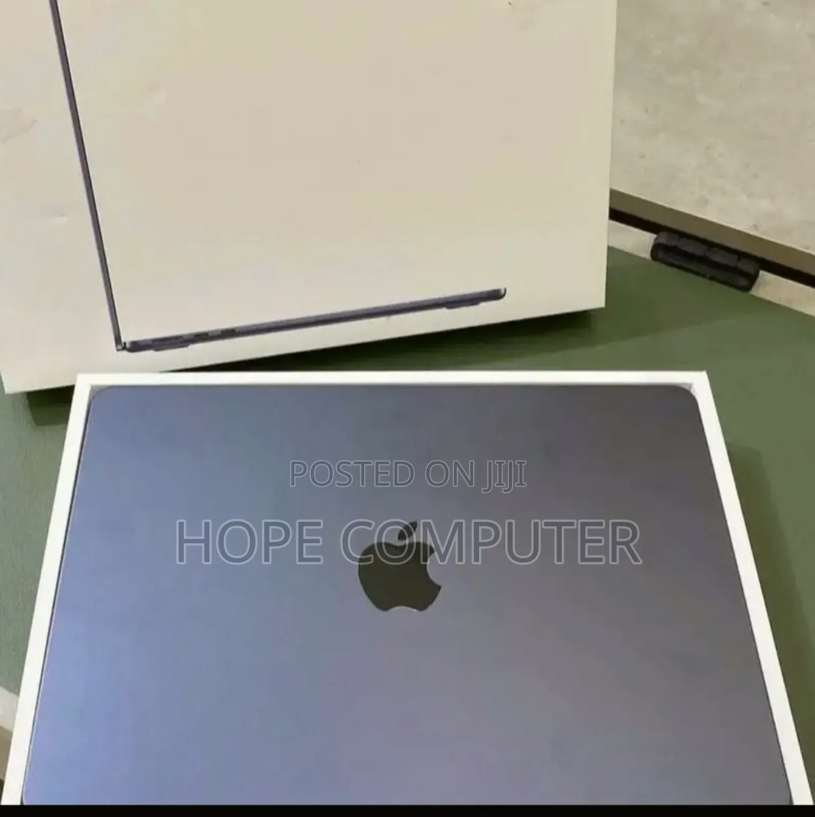 New Laptop Apple MacBook Air 2024 M3 13-Inch 8GB Apple M3 SSD 256GB