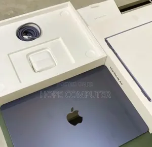 New Laptop Apple MacBook Air 2024 M3 13-Inch 8GB Apple M3 SSD 256GB