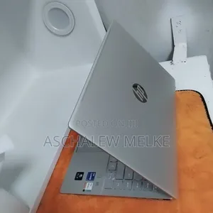 New Laptop HP 14-Dq2031tg 16GB Intel Core I7 SSD 512GB