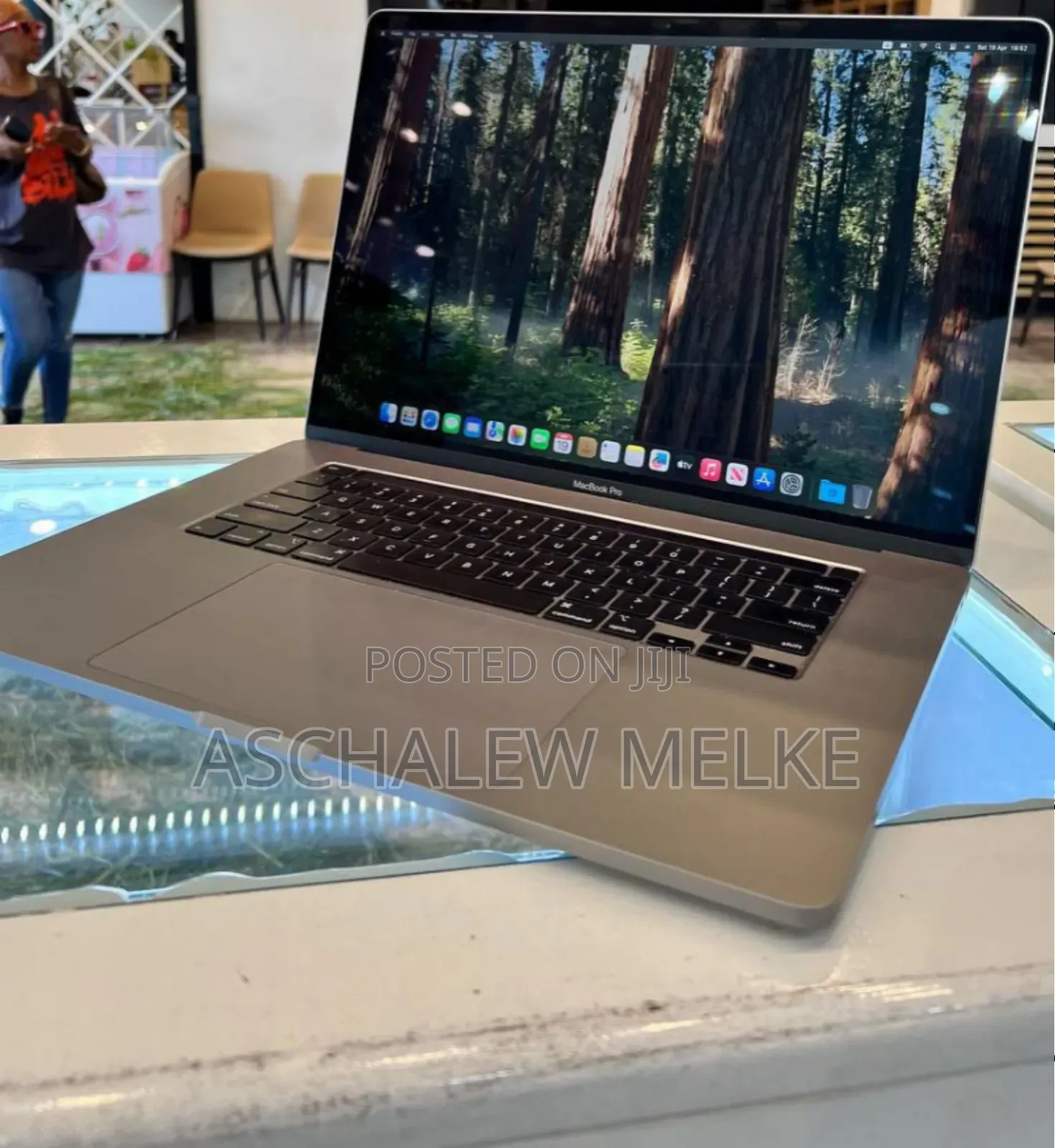 New Laptop Apple MacBook Pro 2018 32GB Intel Core I9 SSD 512GB