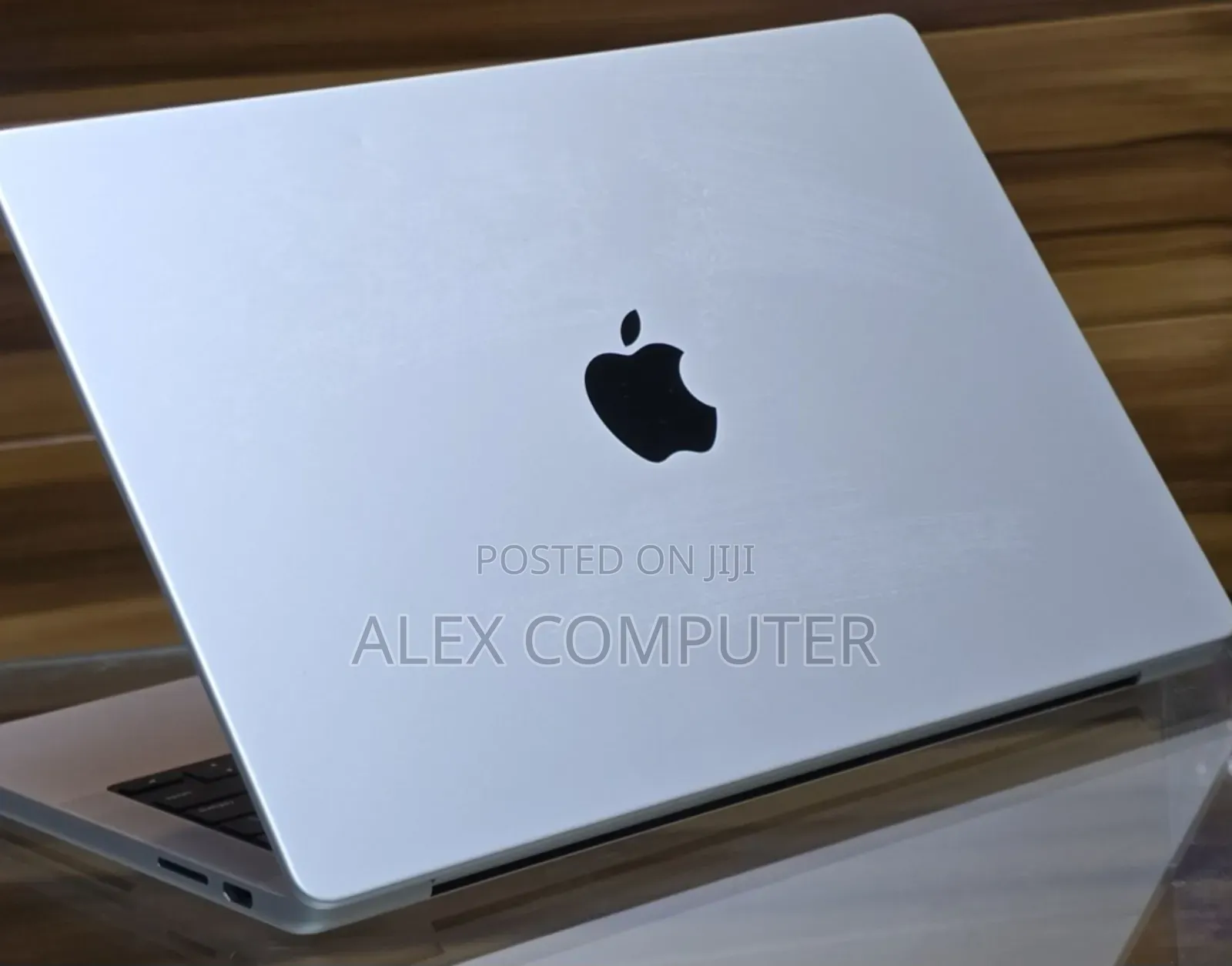 New Laptop Apple MacBook Pro 2023 M3 14-Inch 8GB Apple M3 Pro SSD 512GB