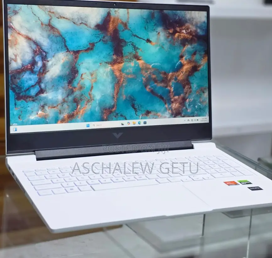 New Laptop HP Victus 15 16GB AMD Ryzen 7 SSD 1T