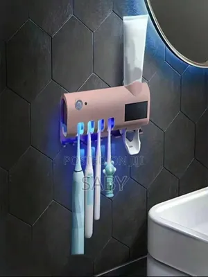 ግድግዳ ላይ የራሱ መለጠፊያ ያለው Toothbrush Sterilizer Dispenser