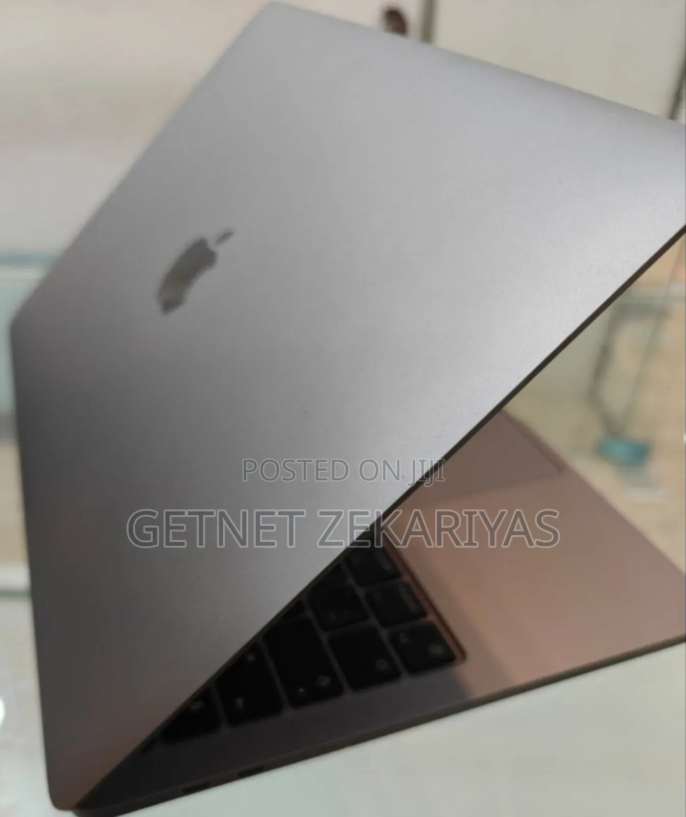 New Laptop Apple MacBook Pro 2022 M2 8GB Apple M2 SSD 256GB