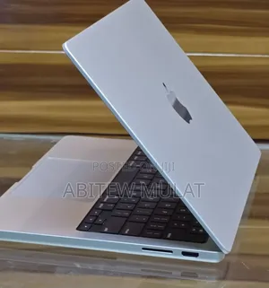 New Laptop Apple MacBook Pro 2023 M3 Pro 14-Inch 8GB Apple M3 SSD 512GB