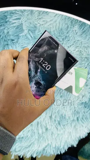 Photo - New Samsung Galaxy S22 Ultra 5G 128 GB Bronze