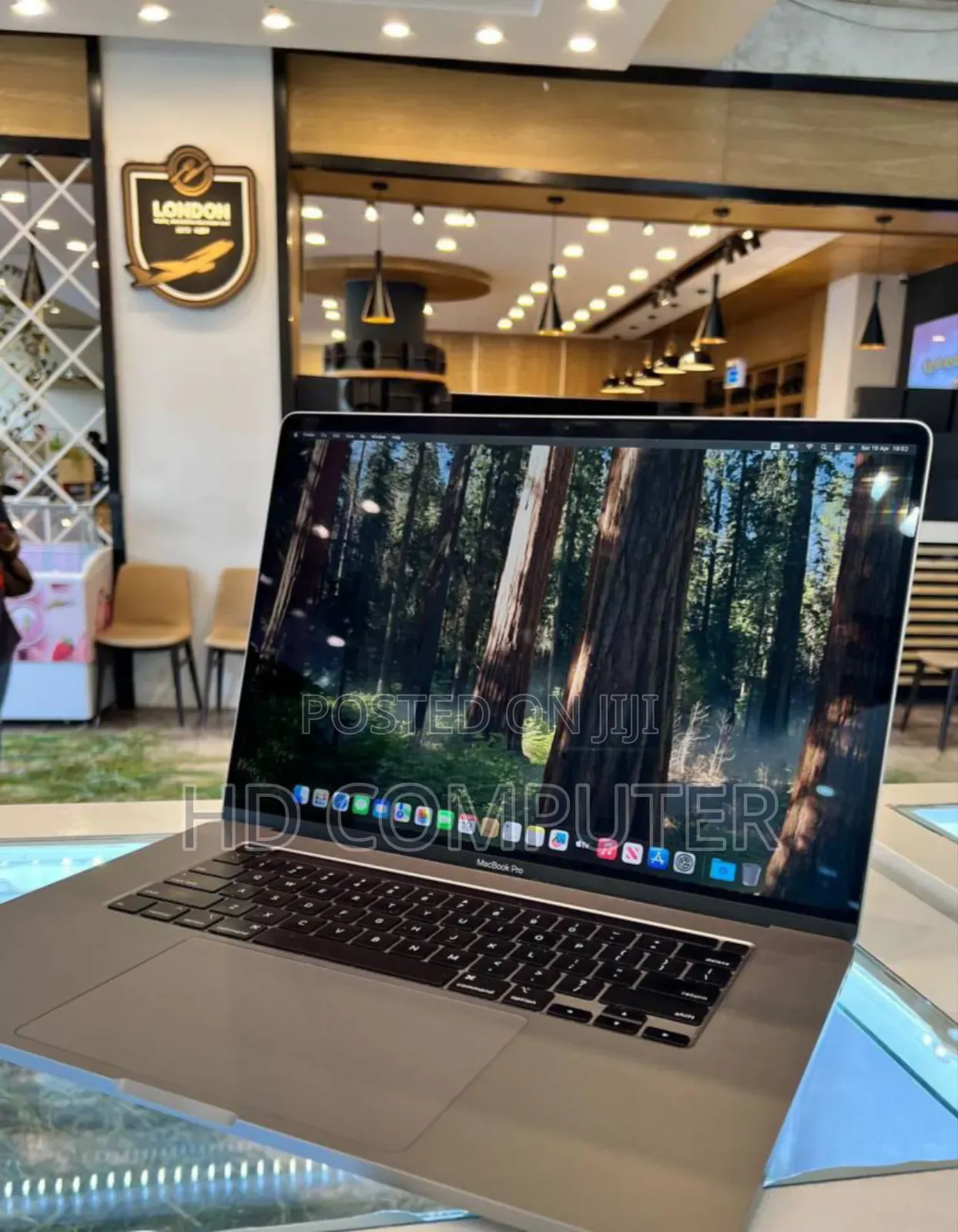 New Laptop Apple MacBook Pro 2018 16GB Intel Core I9 SSD 1T