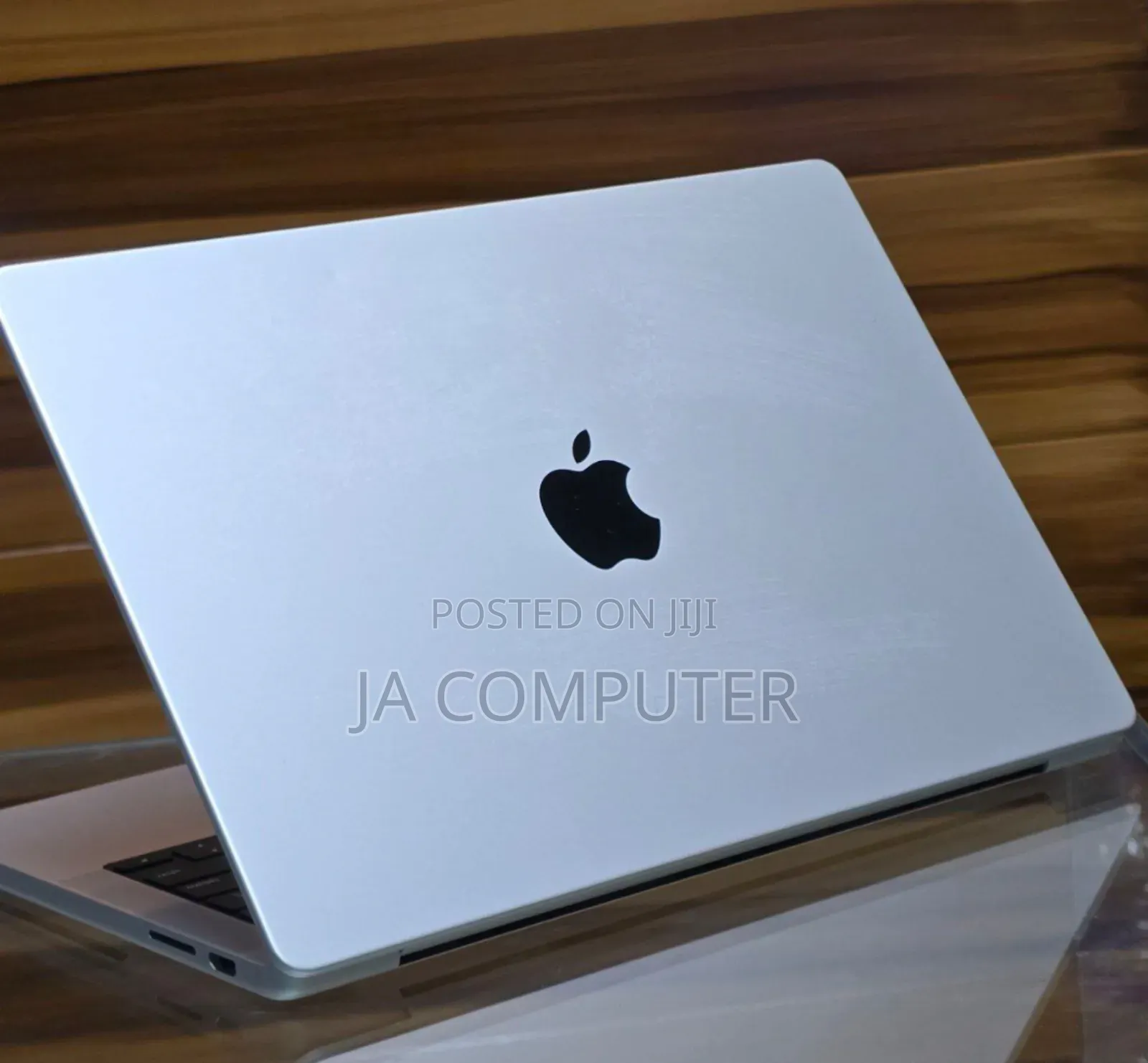 New Laptop Apple MacBook Pro 2023 M3 14-Inch 8GB Apple M3 Pro SSD 512GB