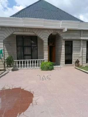 3bdrm Villa in 👉👉ጃክሮስ አካባቢ አስቸኳይ, Bole for sale