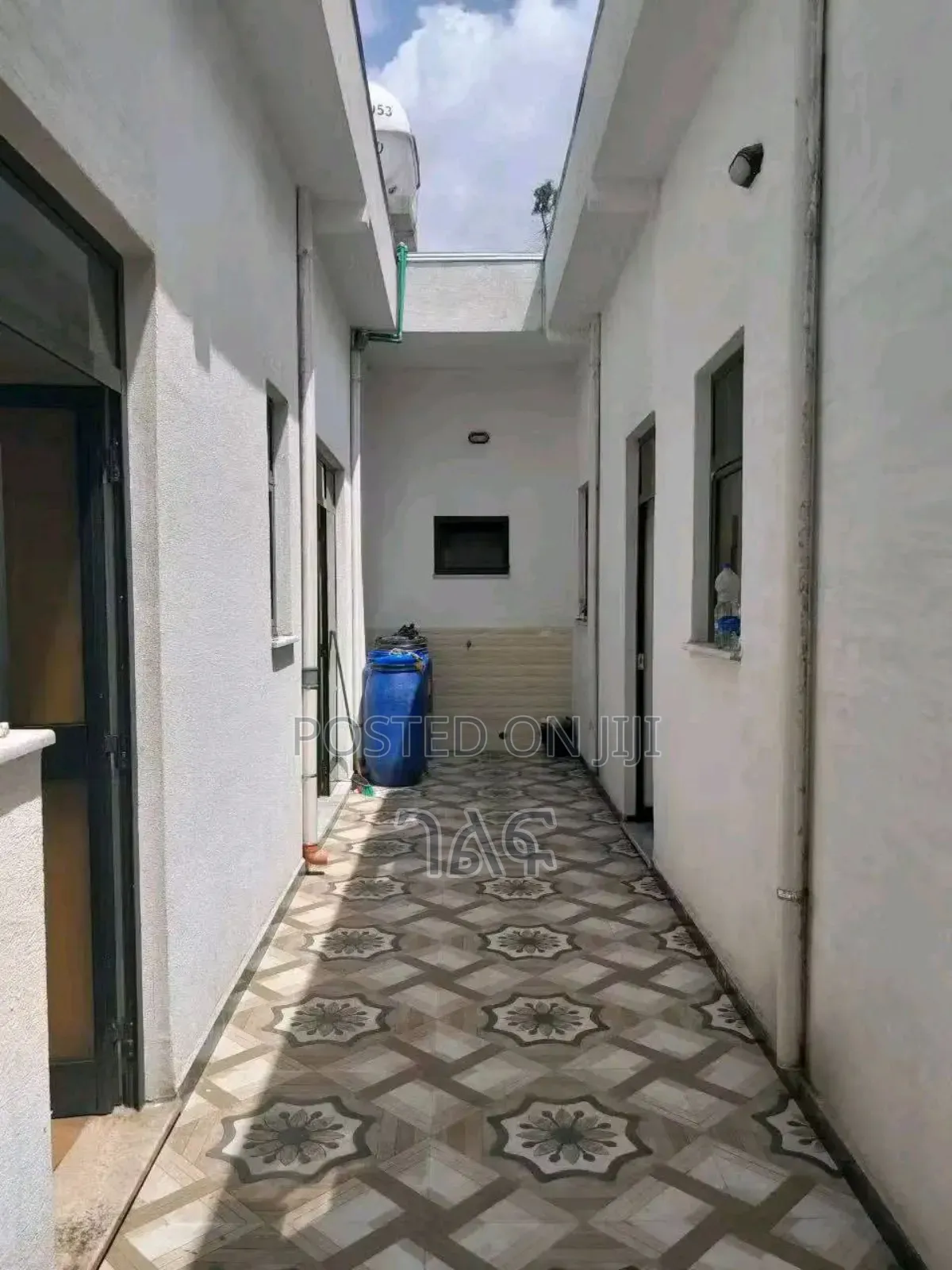 3bdrm Villa in 👉👉ጃክሮስ አካባቢ አስቸኳይ, Bole for sale