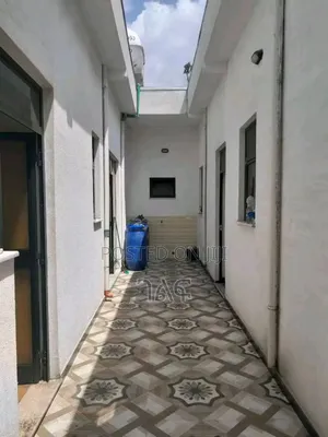 3bdrm Villa in 👉👉ጃክሮስ አካባቢ አስቸኳይ, Bole for sale