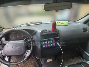 Toyota HiAce 2000 Silver