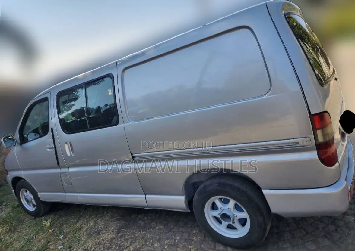 Toyota HiAce 2000 Silver