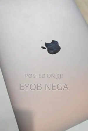 New Laptop Apple MacBook Pro 2022 M2 8GB Apple M2 SSD 256GB