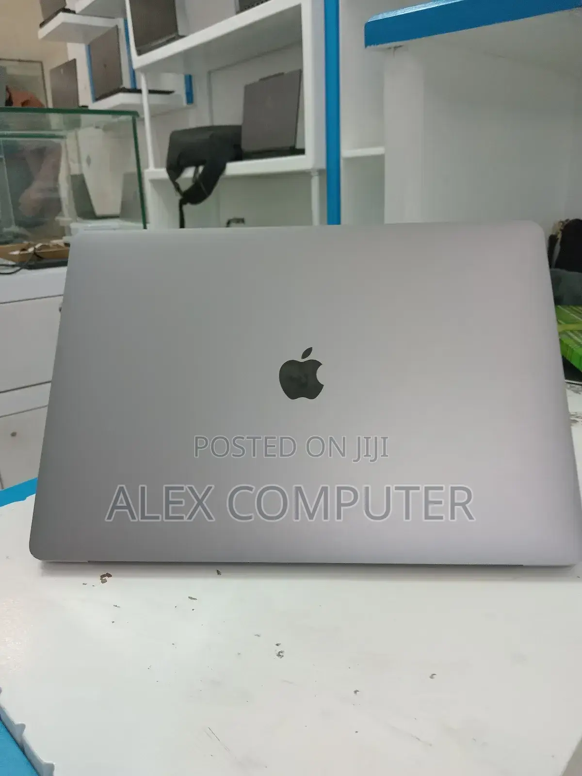 New Laptop Apple MacBook Pro 2019 16GB Intel Core I7 SSD 256GB