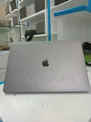 New Laptop Apple MacBook Pro 2019 16GB Intel Core I7 SSD 256GB